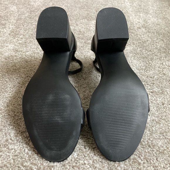 STEVE MADDEN | Irenee Black Leather Heeled Sandal - Size 7 - Picture 6 of 6